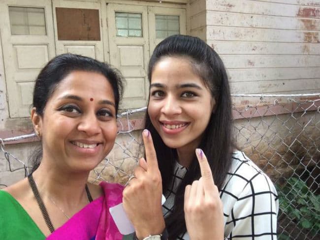 विस चुनाव : महाराष्ट्र और हरियाणा में वोटिंग जारी