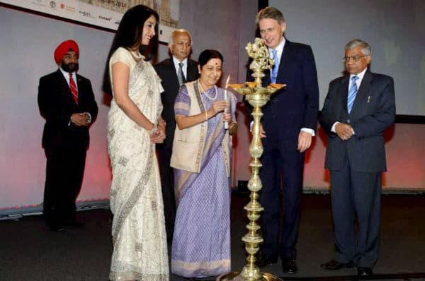 सुषमा ने ब्रिटेन में बसे भारतीयों से कहा, अब लौटने की बारी, देश बुला रहा है