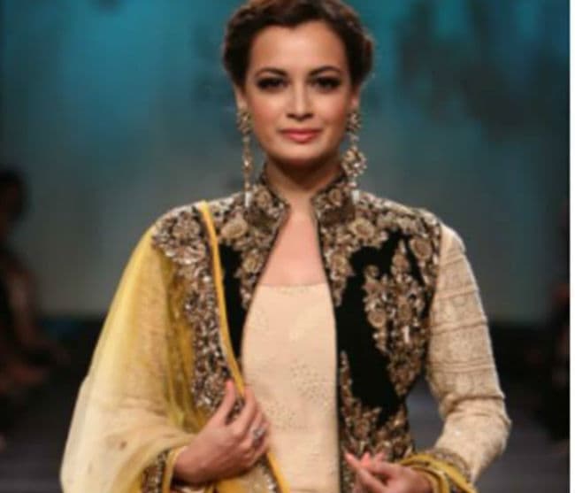 आशीर्वाद देते समय पंडित को साहिल-दीया ने टोका, कहा पुत्र नहीं...