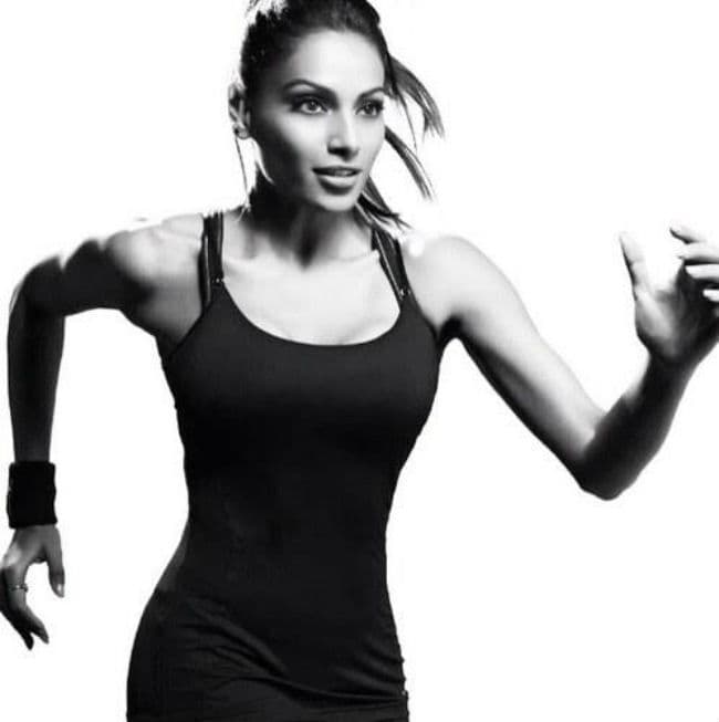 बिपाशा चोट के बावजूद फिल्म अलोन की शूटिंग में व्यस्त