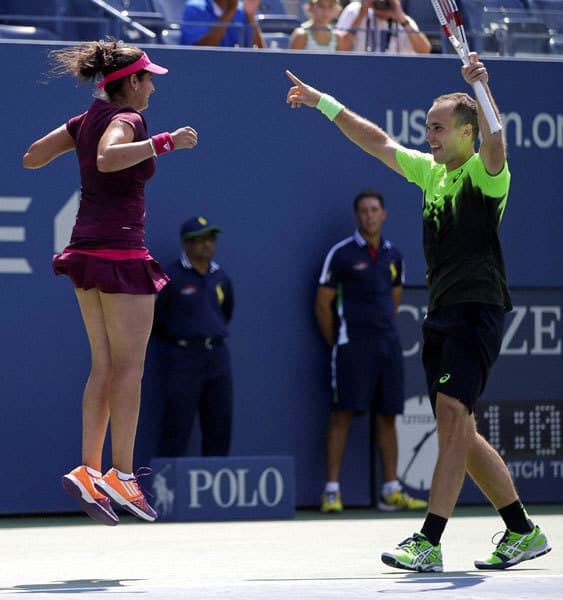 सानिया मिर्जा और कारा ब्लैक डब्ल्यूटीए फाइनल में