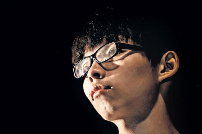 हांगकांग में आंदोलन के अगुआ बने जोशुआ वोंग