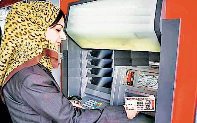 जानें एटीएम के इस्तेमाल का तरीका, ताकि जेब न हो ढीली