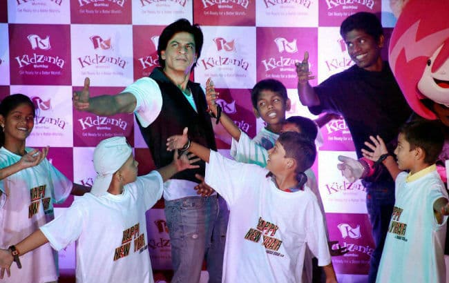 ''बाल दिवस'' से पहले शाहरुख ने मनाया ''चिल्ड्रेन वीक''