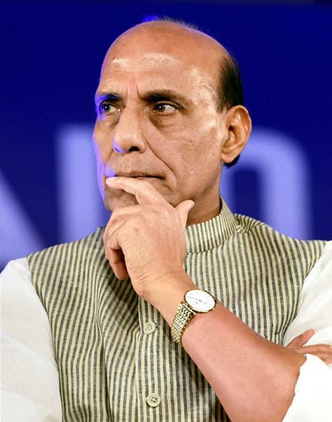 हालात नहीं सुधरे तो हिन्दी व अन्य देशी भाषाओं का भविष्य नहीं बचेगा:राजनाथ