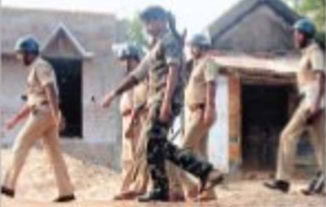 तृणमूल-भाजपा में बमबाजी, फायरिंग