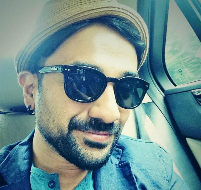 बॉलीवुड अभिनेता वीर दास ने गुपचुप रचाई शादी, खुलासा एक महीने बाद