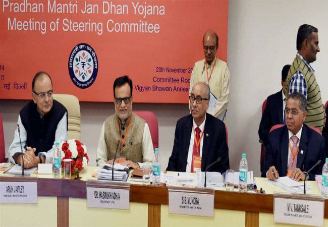 बैंकों के बढ़ते एनपीए को नियंत्रित करना होगा: वित्त मंत्री