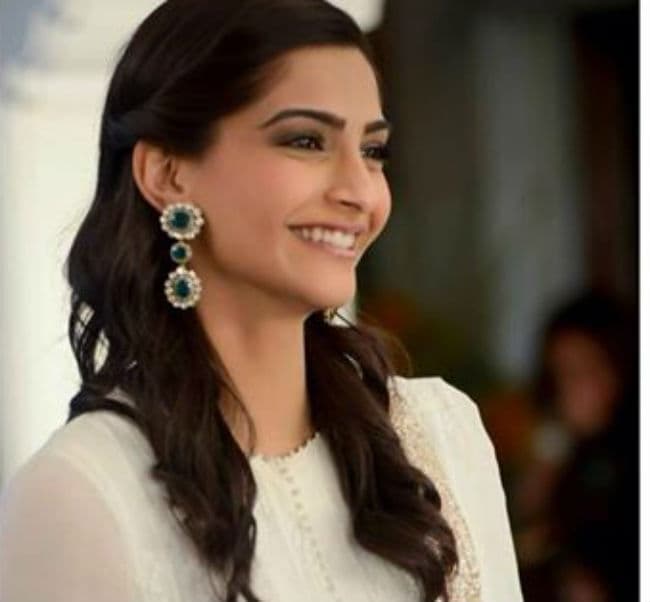 अनिल कपूर की फिल्म में राजनेता बनेंगी बिटिया सोनम कपूर