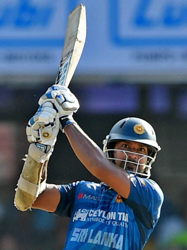 संगकारा से संन्यास पर पुनर्विचार करने के लिए कहा गया