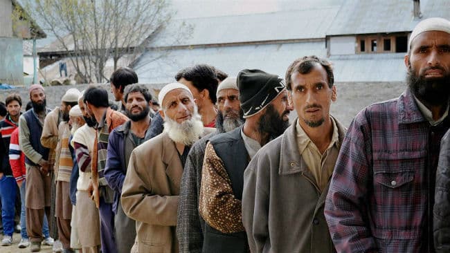 जम्मू कश्मीर विधानसभा चुनाव : मतदाताओं ने वोट बहिष्कार के आह्वान को नकारा