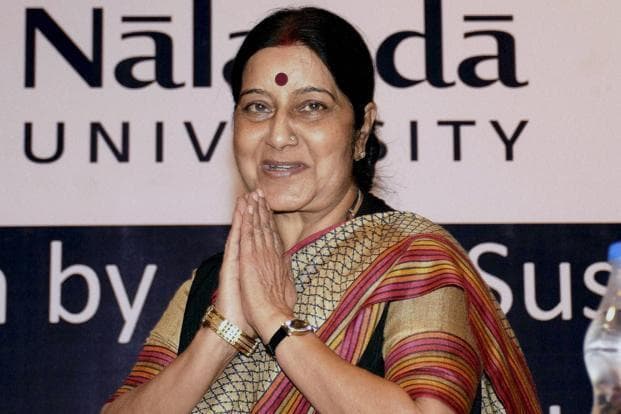 सरताज अजीत से मिलीं सुषमा स्वराज, बोलीं - मेरी सरकार और मेरा पड़ोस नीति में हमारा दृढ़ विश्वास