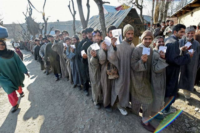 जम्मू कश्मीर विस चुनाव : तीसरे चरण के चुनाव में 58 प्रतिशत मतदान