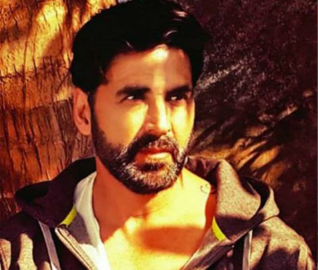 अक्षय ने ''प्राइवेसी'' को लेकर फैन को जड़ा थप्पड़!