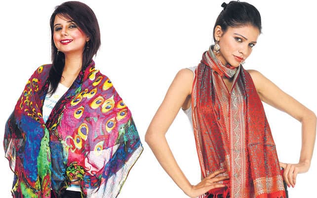 डिजाइनर स्टोल्स, सर्दी से सुरक्षा के साथ स्टाइल भी देते हैं