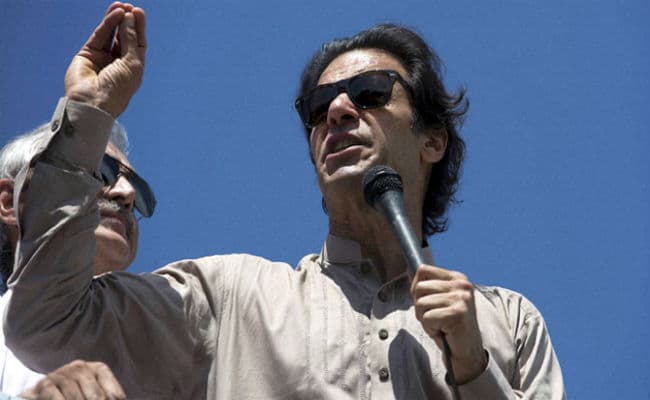 पाकिस्तान : इमरान खान पर आतंकवाद निरोधक कानून के तहत मामला दर्ज हुआ