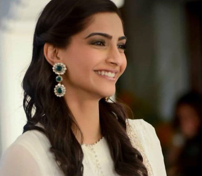 पुरुषों की सोच को बदलने की जरूरत है : सोनम कपूर