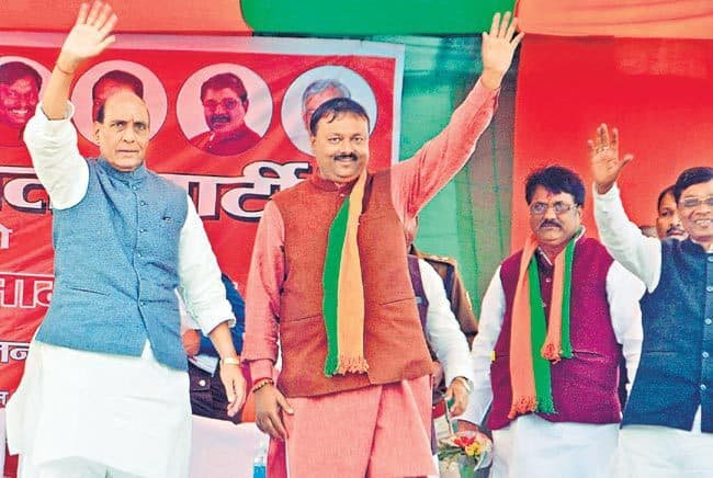 राजनाथ सिंह की धनबाद, बोकारो में चुनावी सभाएं, कहा गंठबंधन के कारण विकास नहीं