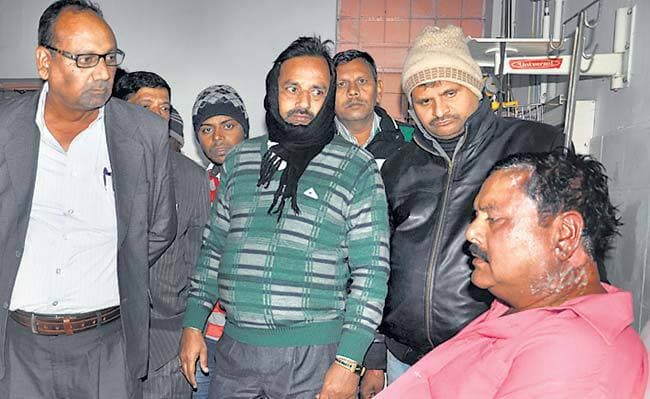 गया : राजद विधायक पर जानलेवा हमला, गरम तेल डाला