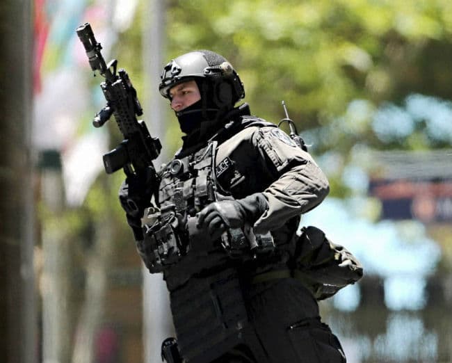 SYDNEY HOSTAGE CRISIS : 17 घंटे बाद बंधक बने दो भारतीय समेत सभी मुक्त, 3 की मौत