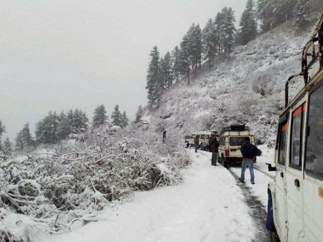 उत्तर भारत शीतलहर की चपेट में, रेल सेवा प्रभावित