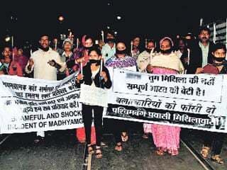 कोलकाता दुष्कर्म कांड: महानगर में लगातार विरोध प्रदर्शन,राष्ट्रपति से मिलेंगे परिजन