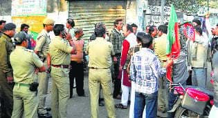 रानीगंज में कई वाहनों को बनाया गया निशाना, भाजयुमो के काफिले पर हमला