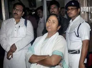 लोकसभा चुनाव के पहले सरकारी बाबुओं को ममता का तोहफा