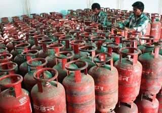 किराना दुकान पर मिलेगा सिलिंडर