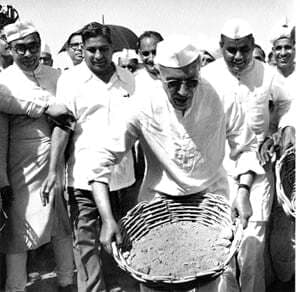 नेहरू विजनरी नेता थे मोदी अच्छे मैनेजर हैं