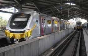 मुंबई के लोगों का मेट्रो ट्रेन का इंतजार खत्म,मुख्यमंत्री ने पहली सेवा को दिखाई हरी झंडी