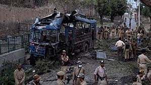 कश्मीर में पुलिस दल पर हमला, छह घायल