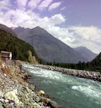 हिमाचल त्रासदी: परियोजना के अधिकारियों के खिलाफ मामला, खोज जारी