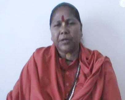 यूपी: भाजपा सांसद साध्वी निरंजन ज्योति पर हमला, बाल-बाल बचीं