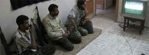 बमबारी की परवाह किये बिना विश्व कप देख रहे हैं सीरियाई विद्रोही