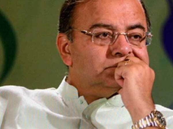 रेल भाड़े में बढ़ोतरी से देश भर में विरोध प्रदर्शन, जेटली ने बताया किराये में वृद्धि का सच