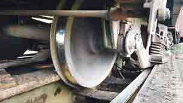 मालगाडी पटरी से उतरी,रेल सेवा बाधित