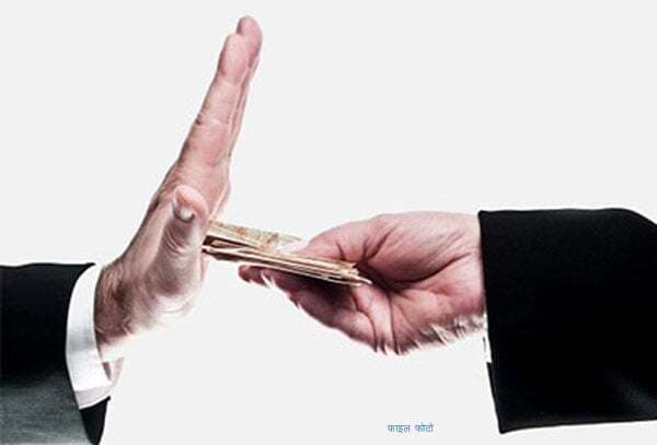 ग्रामीण ने किया स्टिंग ऑपरेशन,तहसीलदार पर रिश्वत मांगने का मुकदमा