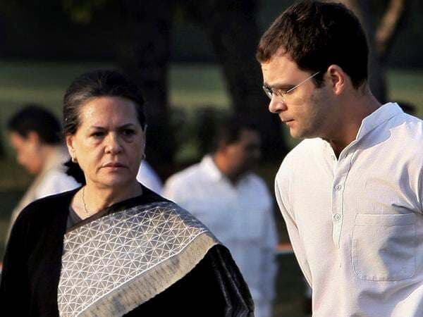 नेशनल हेराल्ड केस:सोनिया और राहुल को कोर्ट ने भेजा सम्मन