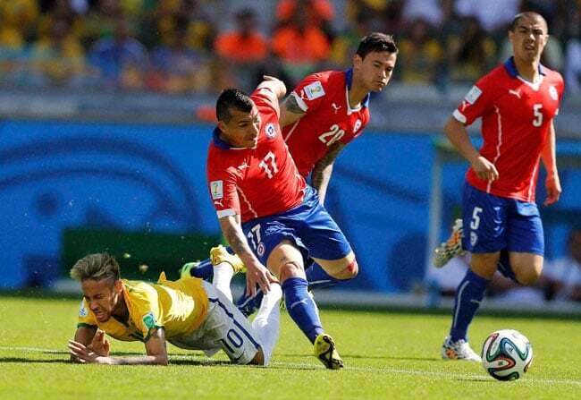 फीफा विश्व कप:गोलकीपर जूलियो सीजर का उम्दा प्रदर्शन,चीली बाहर,ब्राजील क्वार्टर फाइनल में