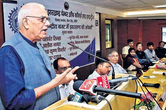 यशवंत की फिसली जुबान, कहा कोई भी चू** बन सकता है मुख्यमंत्री