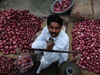 सरकार ने प्याज की कीमत घटाने के लिए एमईपी को बढाया
