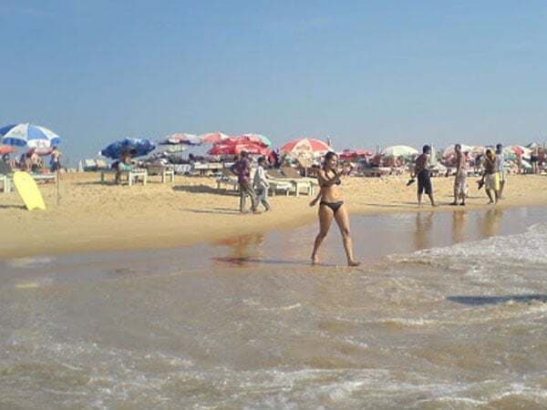 गोवा के बीच पर बिकनी पहनने की मनाही नहीं:मनोहर पार्रिकर