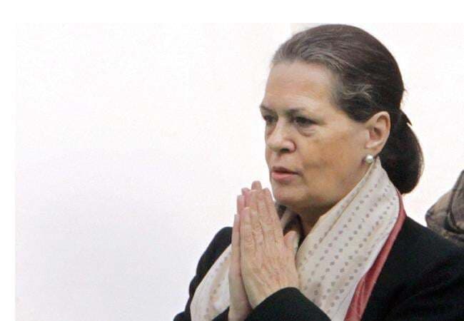 विपक्ष के नेता पद को लेकर जंग तेज,सोनिया ने की राष्ट्रपति से मुलाकात