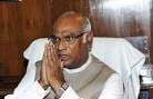 ''क्या मोदी भगवान हैं? जो कभी-कभार दर्शन देते हैं''