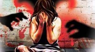 रेलकर्मी से गैंगरेप,इंटरनेट पर अश्लील तसवीर अपलोड करने की धमकी