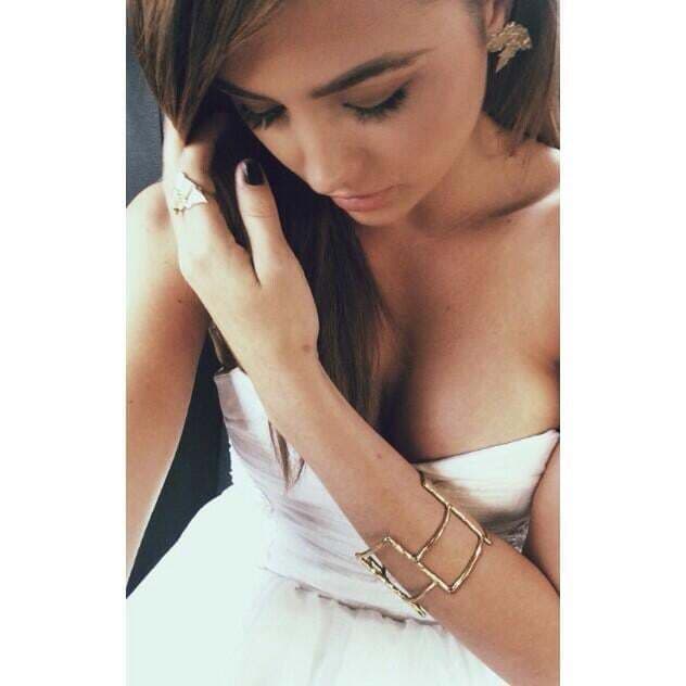 ब्वायफैंड बड्डी के साथ सेक्सी जेसिंटा कैंप्बेल का हॉट फोटो सूट