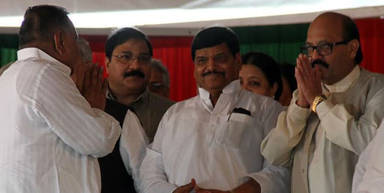 सपा में हो रहा अमर पर नफा-नुकसान का मंथन