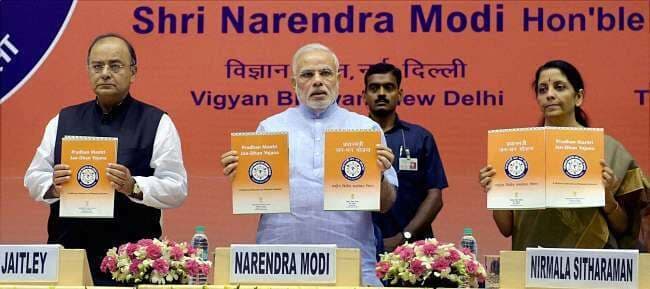 ''प्रधानमंत्री जनधन योजना'' का शुभारंभ,पहले दिन खोले गये 1.5 करोड़ खाते