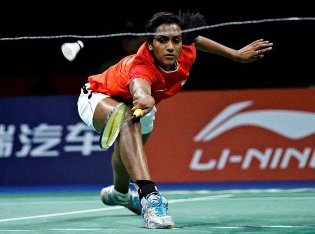 सिंधु का कांस्य पदक पक्का, साइना विश्व चैंपियनशिप से बाहर